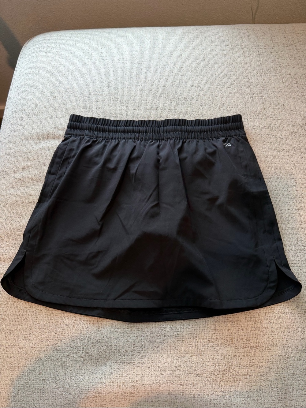 DSG Mid-Rise Stride Skort in Black